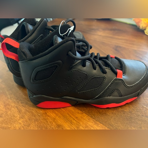 Black air Jordan Nikes - Picture 2 of 3